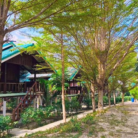 Rasta House,,Koh Phayam Hotel Bagian luar foto